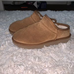 UGG Classic Slipper Size 8